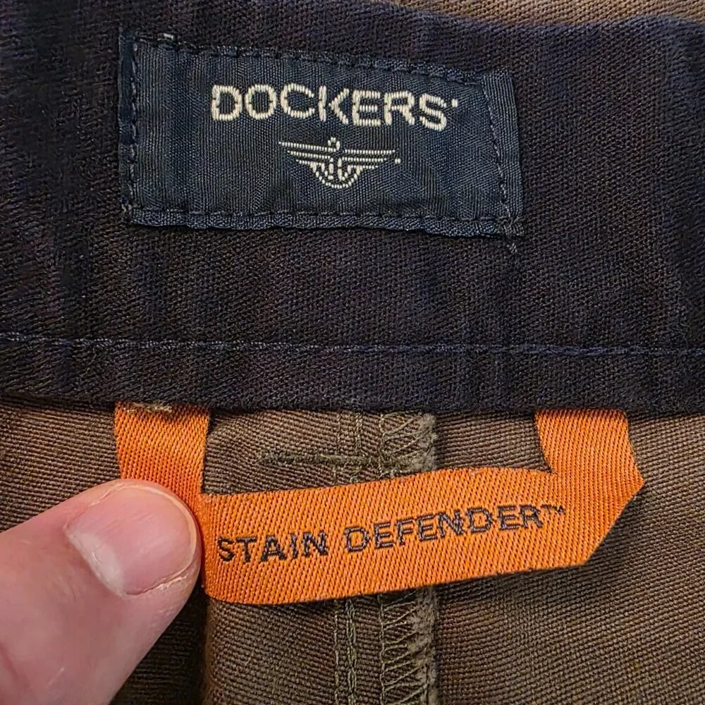 Dockers Non-Pleated Cargo Pants. Men's Size 38